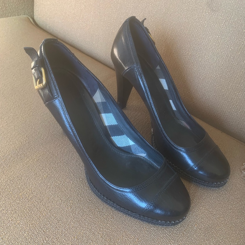Burberry Leather Buckle Pumps W/Plaid Accent Size 39/8 Women’s